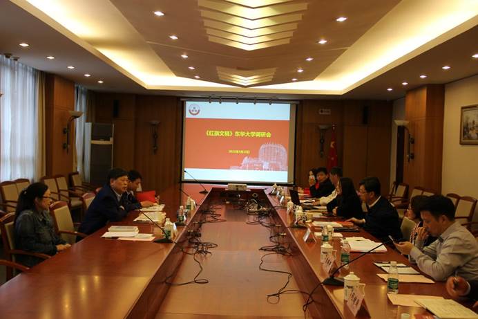 会议室里的人们  描述已自动生成